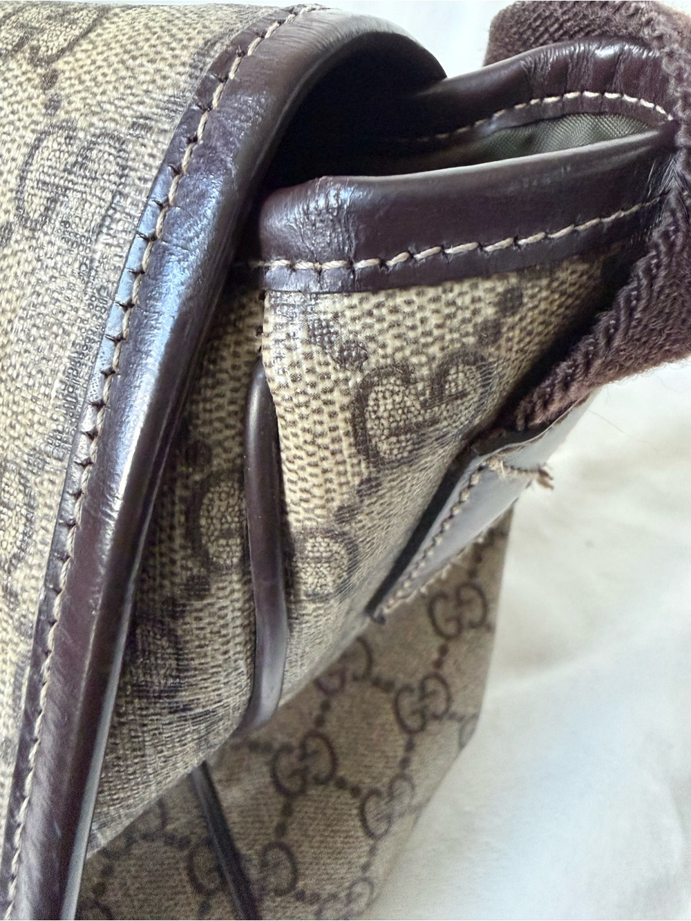Gucci GG Supreme Interlocking G Crossbody - Picture 13 of 15